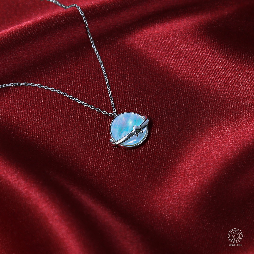 Silver -Moonstone-Planet-Necklace-JS.NNW.20133-main خرید گردنبند نقره سیاره زحل صدف
