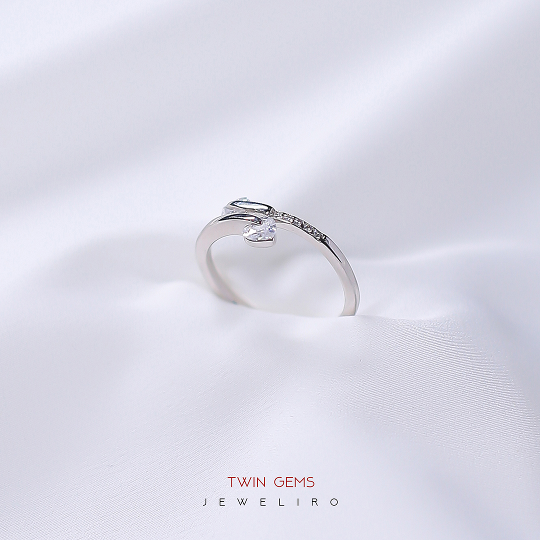 قیمت انگشتر نقره دو نگین