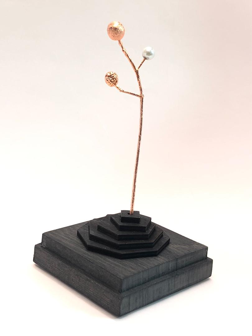 استند دکوراتیو رومیزی المان شاخه زیتون تلخ طبیعی از جنس مس