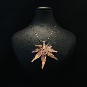 گردنبند برگ افرا ژاپنی کد JLJN.01049